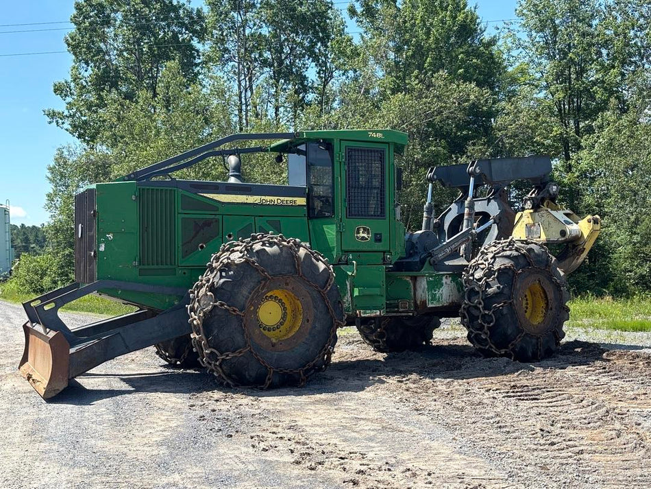 Skidder John Deere 748L